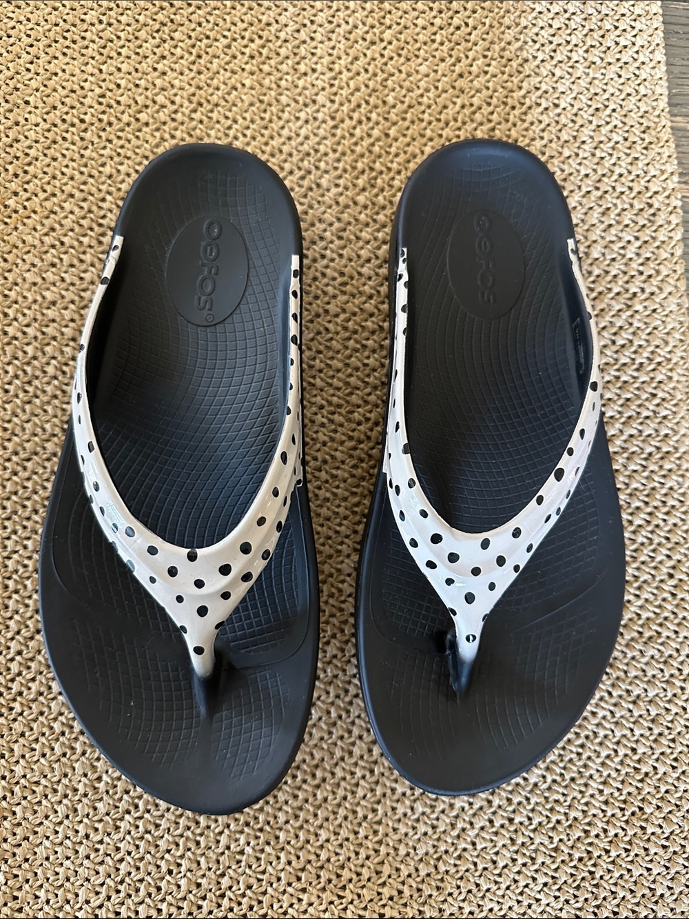 OOlala Pebble Print Recovery Thong Sandals black/cream size 7/38